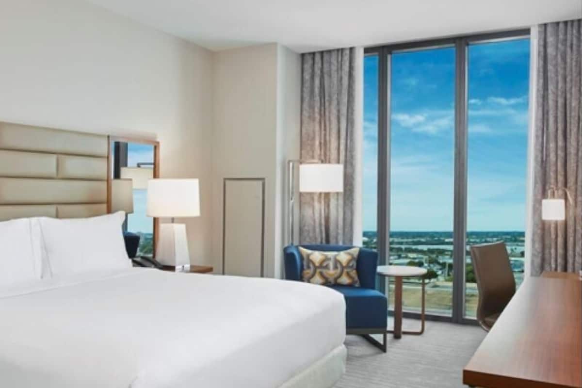 Premium bedding, in-room safe, desk, blackout drapes