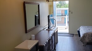 Classic Room, 2 Katil Ratu (Queen) | Meja, Wi-fi percuma, cadar katil 