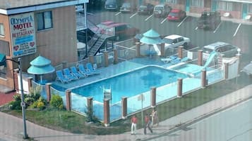 Kolam renang outdoor