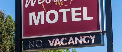 A digital sign for Westwood Motel with a message "NO VACANCY" and a temperature display of 20°C.