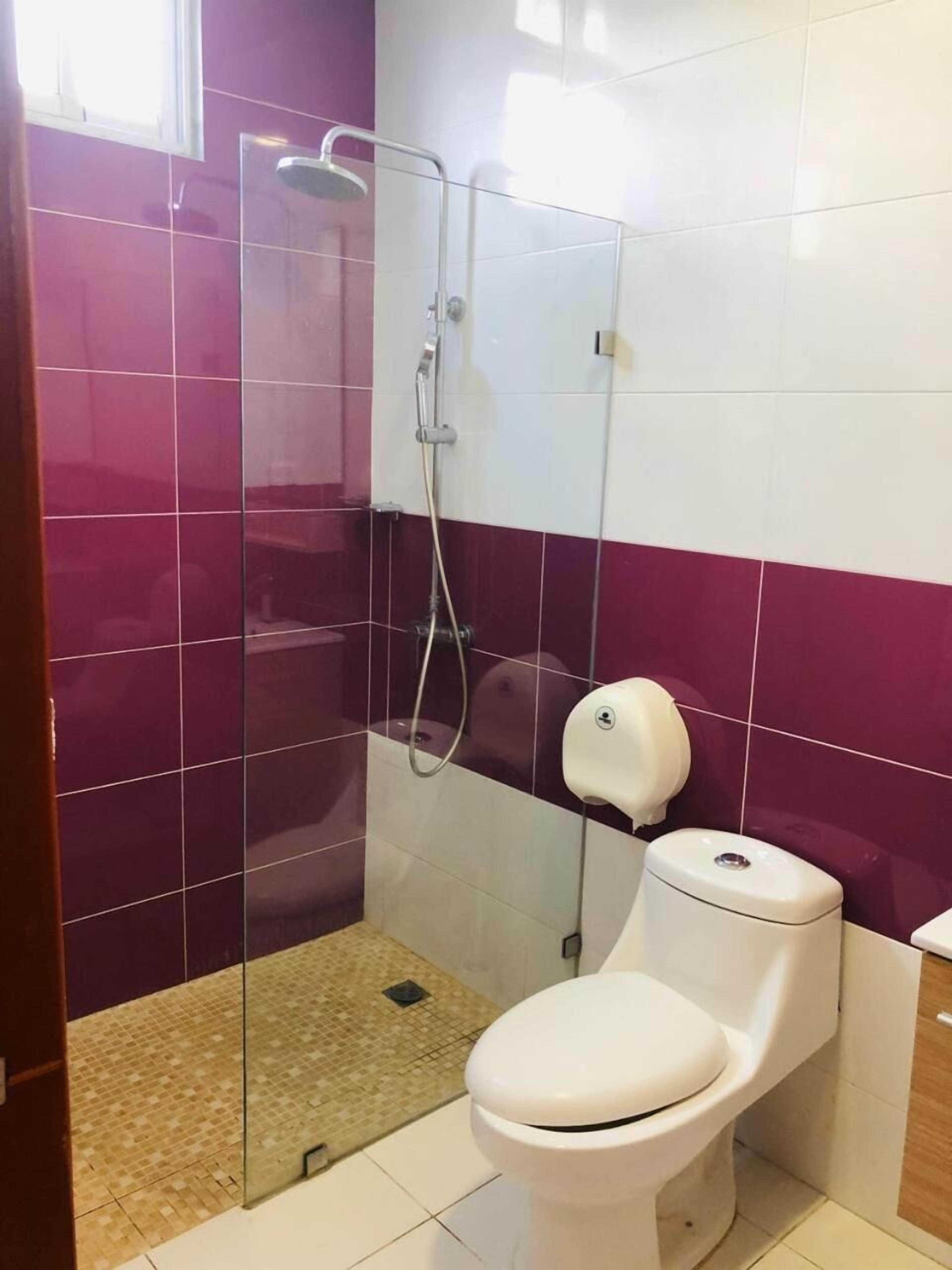 combined shower/bathtub, bathrobes, towels, soap