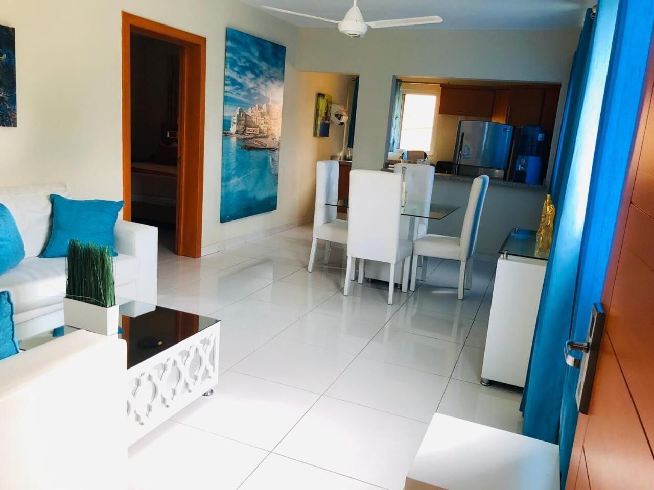 32-inch flat-screen TV with cable channels, TV