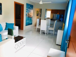 Télévision à écran plat de 32 pouces avec chaînes par câble, télévision