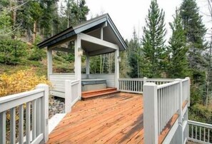 Outdoor spa tub - Heavens View (Breckenridge)