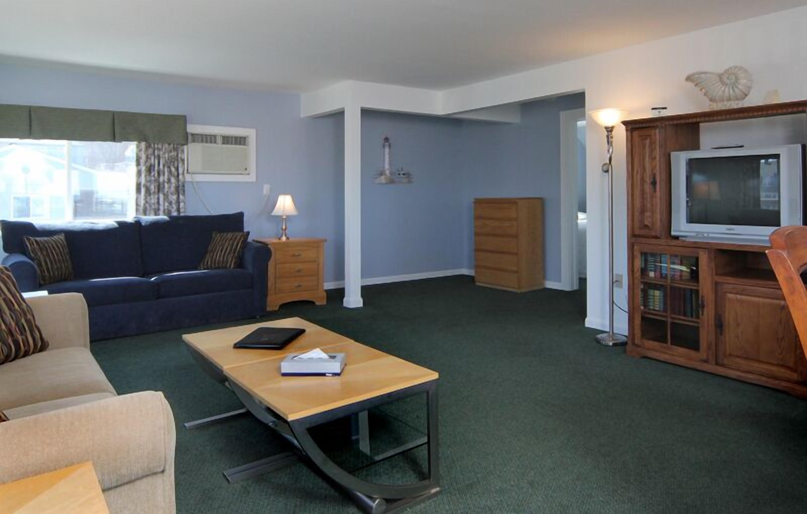 32-inch flat-screen tv with cable channels, tv