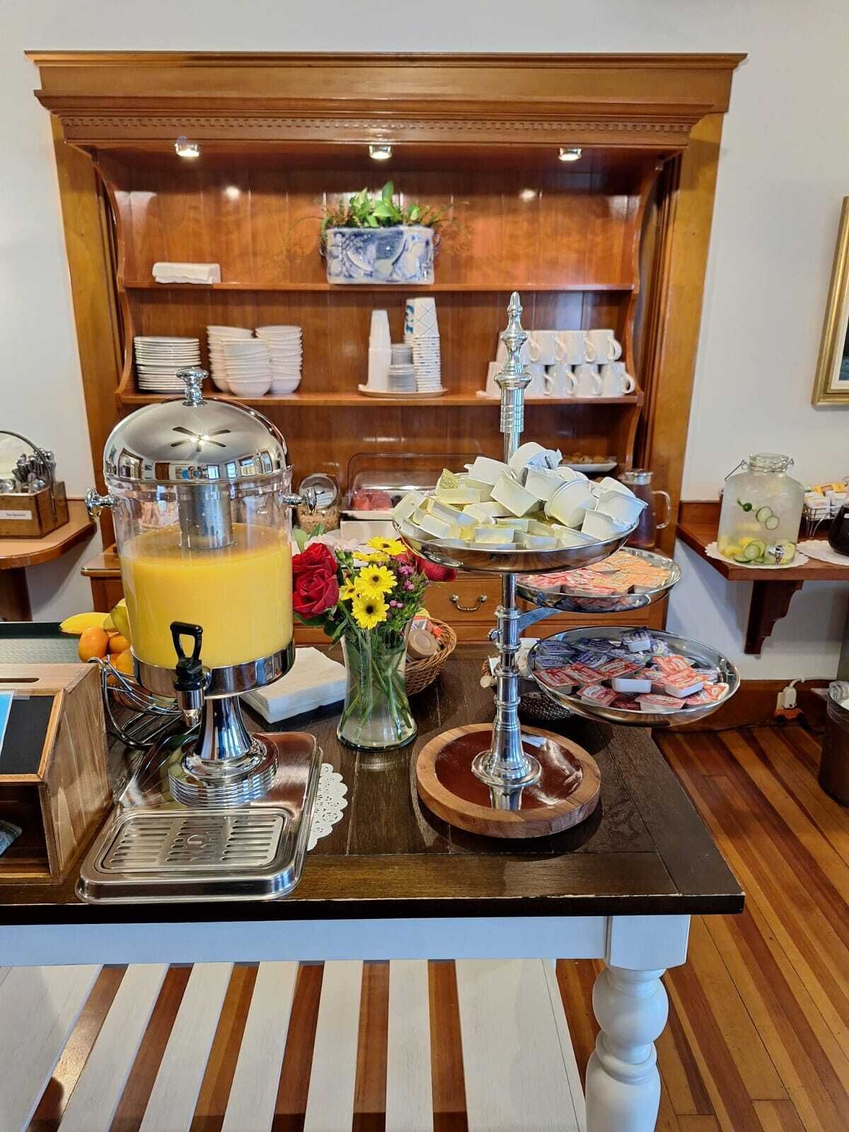 free daily continental breakfast