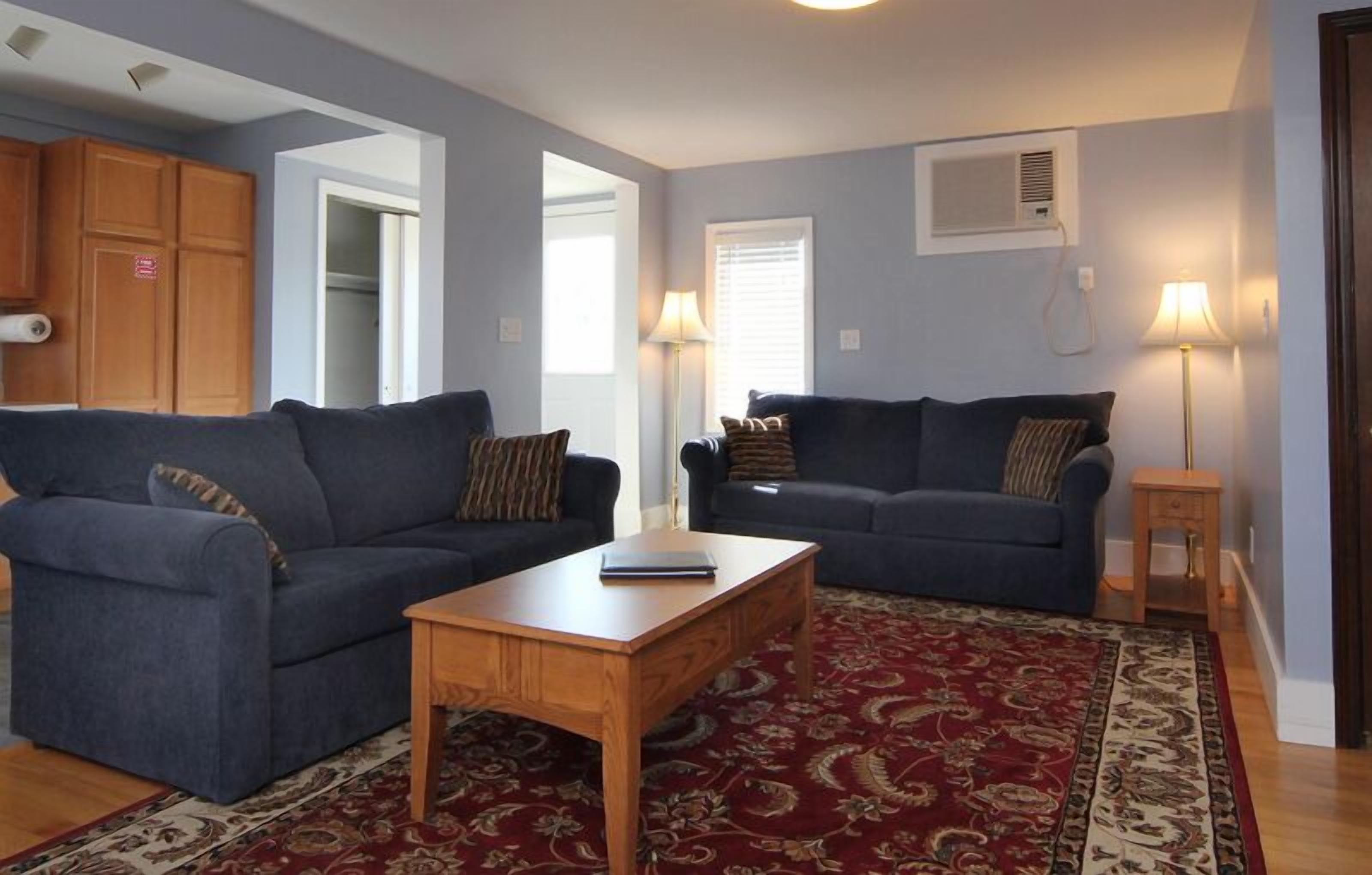 deluxe suite, 2 bedrooms, non smoking (232- 1q/2twin/living/dining room/kitchen non-ov) | living room | 32-inch flat-screen tv with cable channels, tv