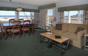 Deluxe Suite, 1 King Bed with Sofa bed, Non Smoking (233- 2nd Floor /Living/Dining/Kitchen Full OV) | Living area