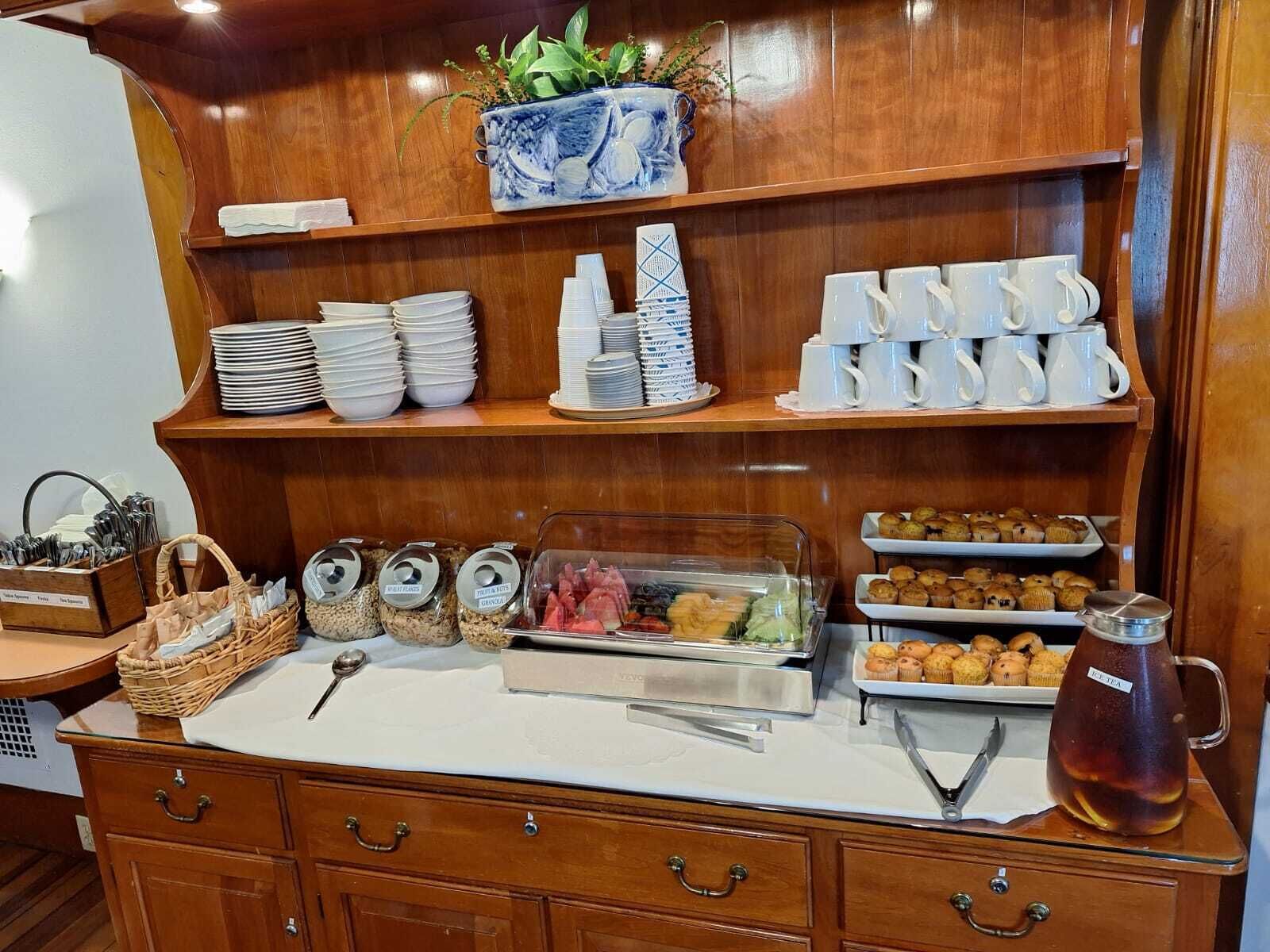 free daily continental breakfast