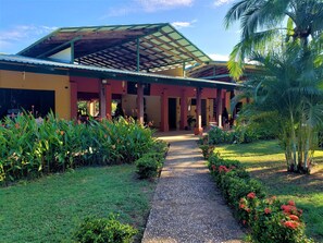 Reception hall - Angels Ecolodge (Veintisiete de Abril)