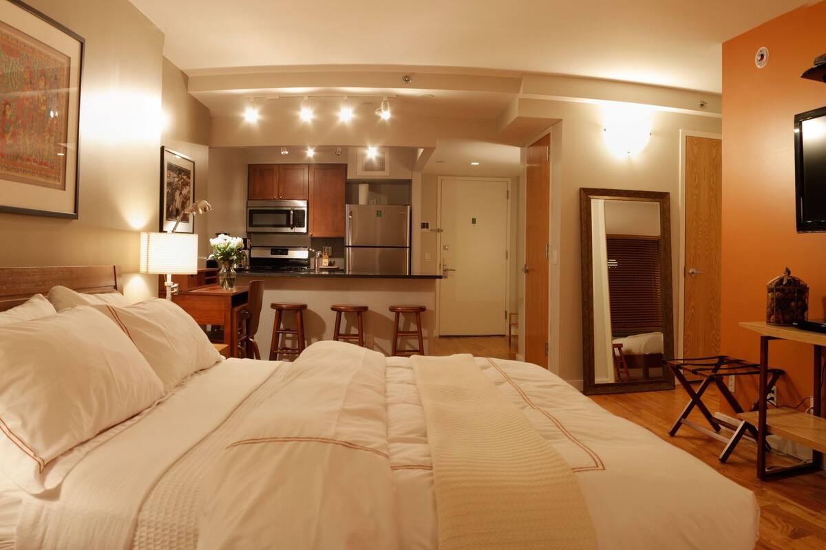 King Suite | Peralatan tempat tidur premium, meja, seterika/papan seterika 