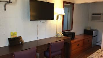 Classic-Zimmer, 1 King-Bett, Nichtraucher | Schreibtisch, Bügeleisen/Bügelbrett, Zustellbetten, kostenloses WLAN