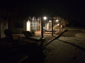 Bungalows Beach Views - 4 Queen beds | Bathroom | Shower, free toiletries, towels