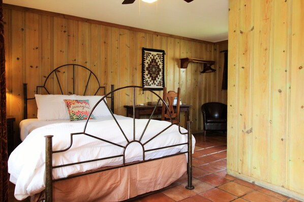 Classic-rum - 1 queensize-säng | Strykjärn/strykbräda, gratis wi-fi och sängkläder