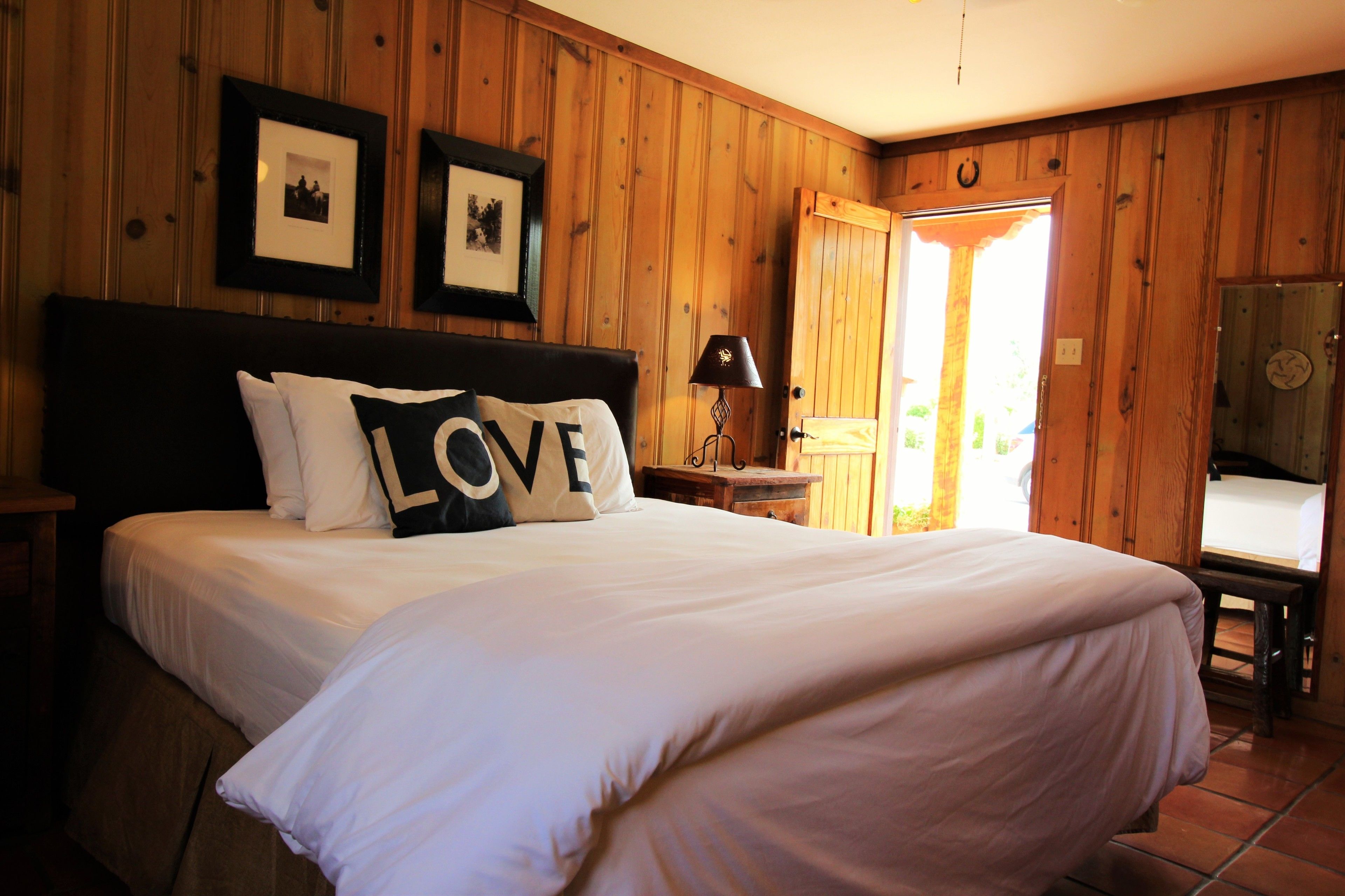 classic room, 1 king bed | 1 bedroom, iron/ironing board, free wifi, bed sheets