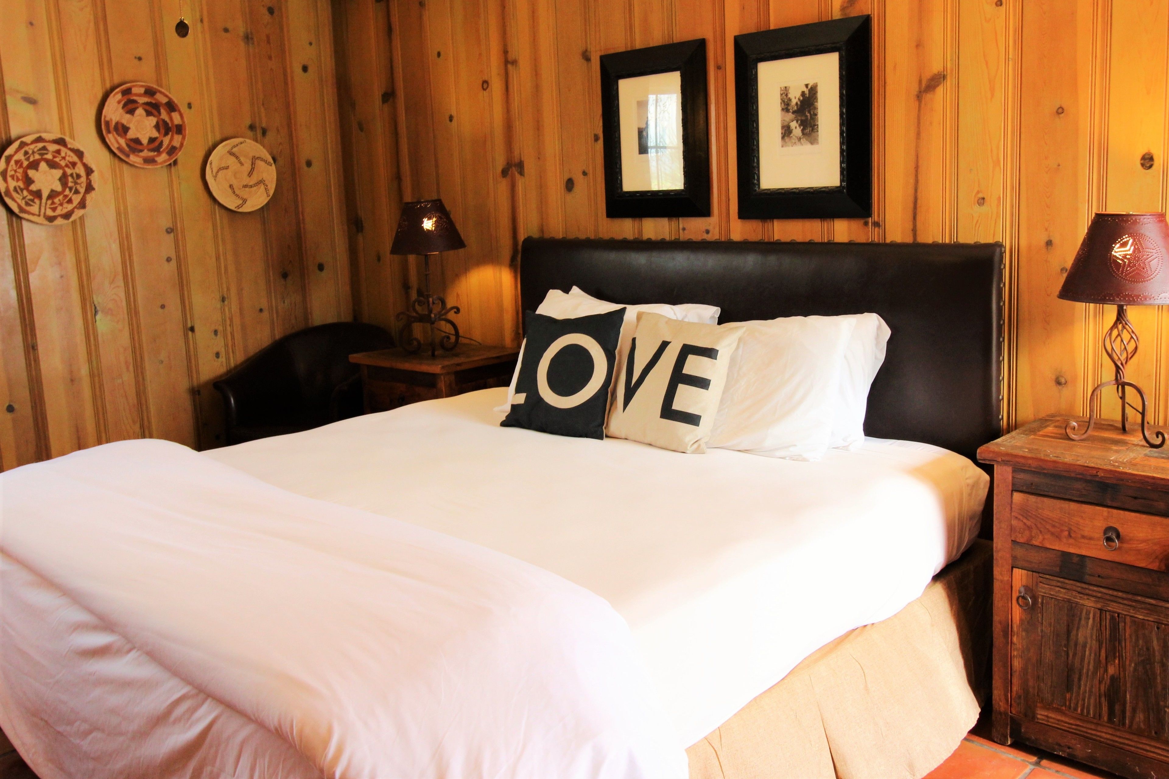 classic room, 1 king bed | 1 bedroom, iron/ironing board, free wifi, bed sheets