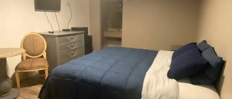 Room, 1 King Bed, Non Smoking | Down duvets, pillow-top beds, desk, iron/ironing board