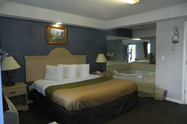 Room, 1 King Bed, Jetted Tub | Free WiFi