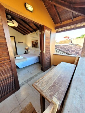 غرفة سوبيريور مزدوجة - بشرفة | ميني بار وخزنة داخل الغرفة ومكواة/لوح كي وواي فاي مجانًا