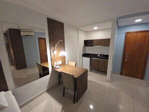 Superior Single Room | Minibar, blackout curtains, soundproofing, free WiFi - Golden Tower Maurílio Biagi by Fênix Hotéis (Ribeirão Preto)