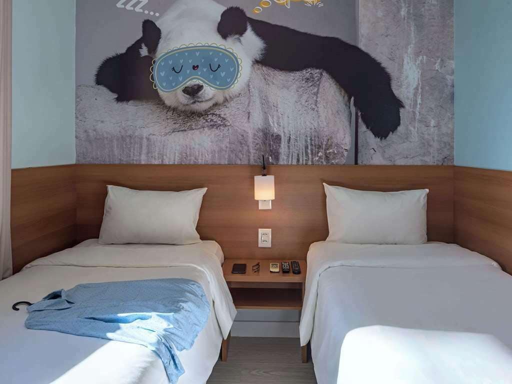 Quarto solteiro standard | Frigobar, cofres nos quartos, cortinas blackout, quartos à prova de som