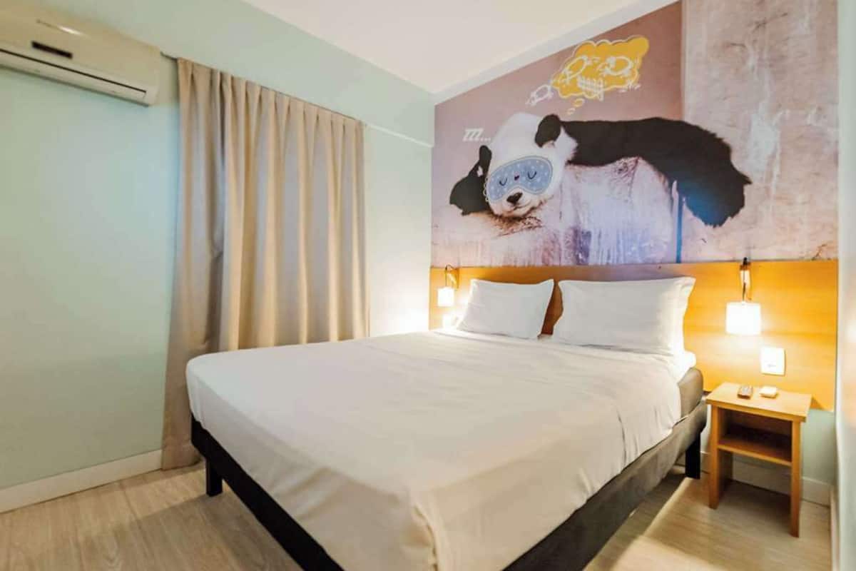 Standard Double Room | Minibar, in-room safe, blackout drapes, soundproofing