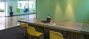 馬里利奧比亞吉金塔酒店，菲尼克斯酒店  