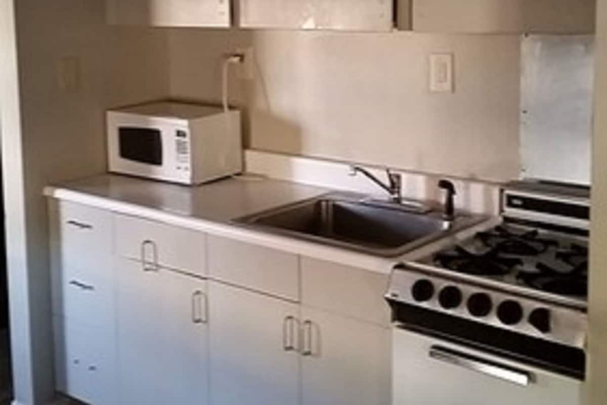 Budget Double Room, Separate Seating Area, 2 Double Beds | In-room dining