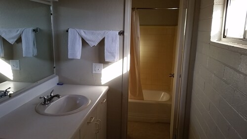 Riviera Motor Lodge