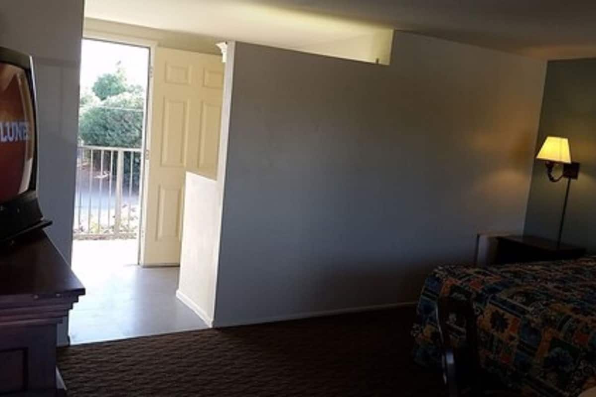 Desk, blackout curtains, free WiFi, bed sheets