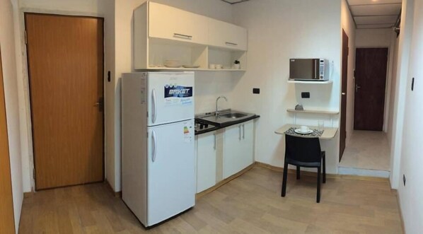 Appartement Standard | Cuisine privée | Grand réfrigérateur, micro-ondes, plaque de cuisson