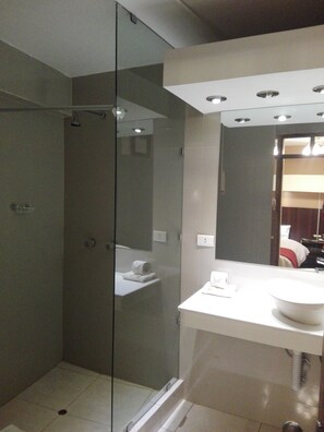 Designer toiletries, hair dryer, towels - BozArt Hotel Boutique (Cusco)