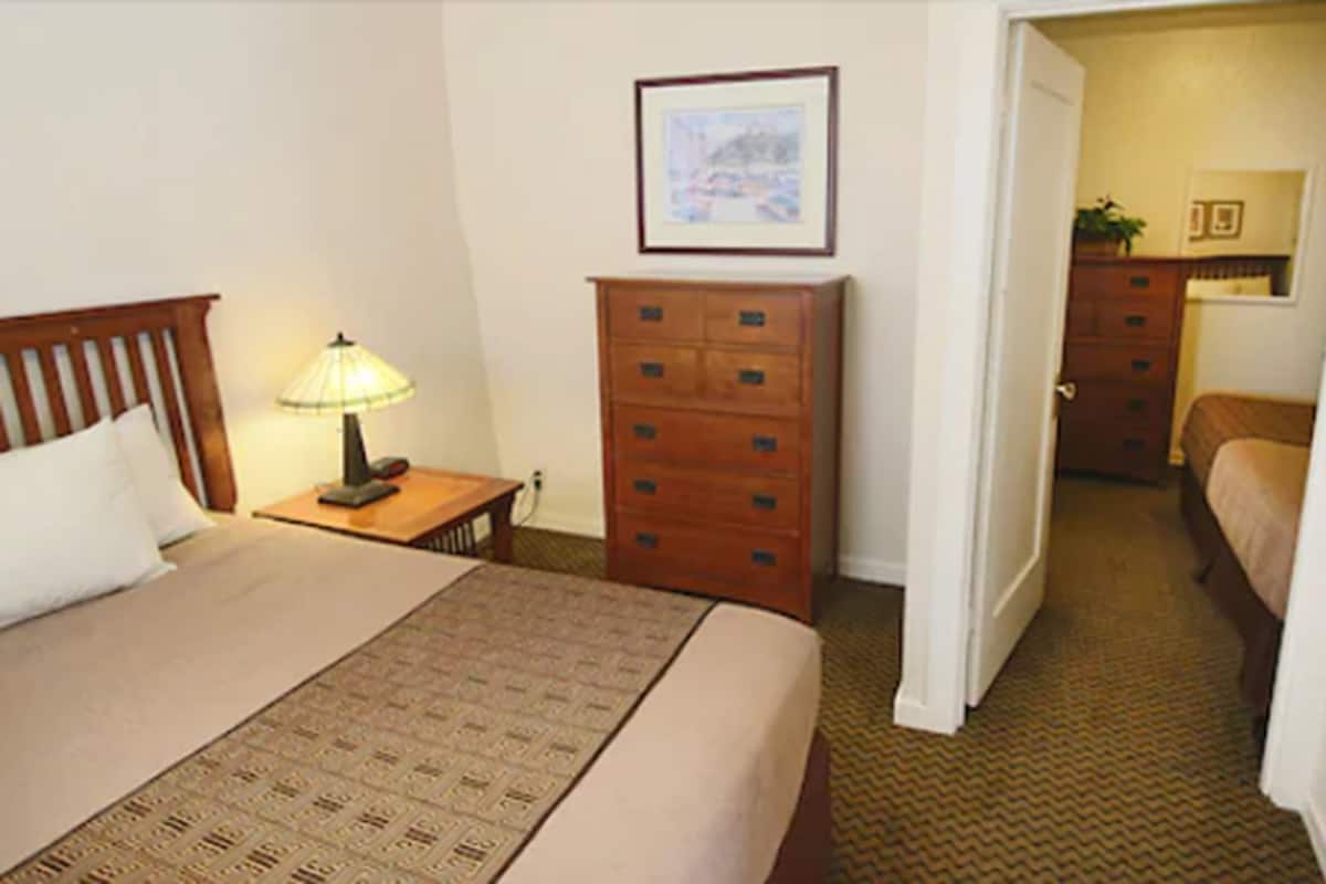 Habitación estándar, varias camas | Wifi gratis y ropa de cama