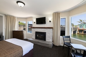 Suite, Fireplace | Free WiFi, bed sheets
