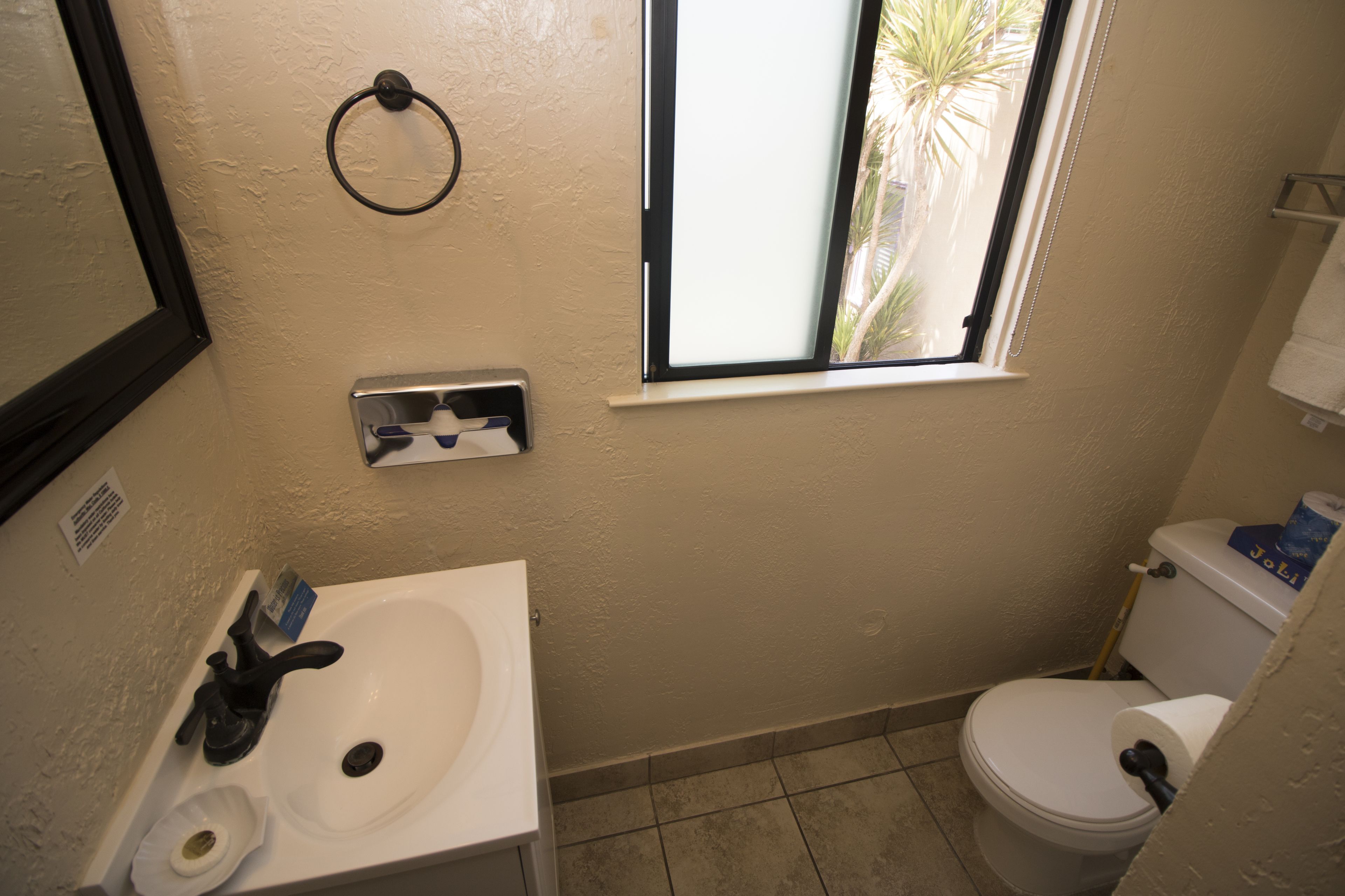 studio | bathroom | free toiletries, towels