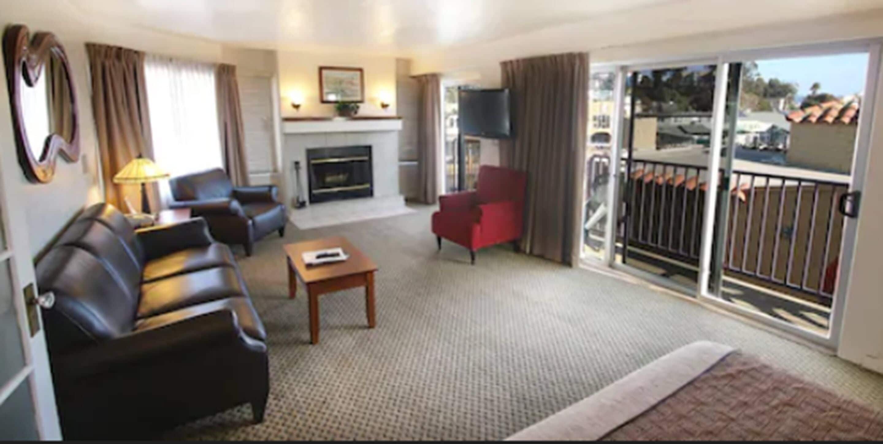 ocean view  two beds fireplace kitchen (stairs) #123 | living room | flat-screen tv