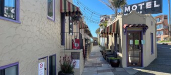 Capitola Venetian Hotel