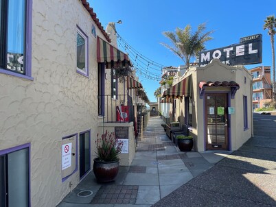 Capitola Venetian Hotel