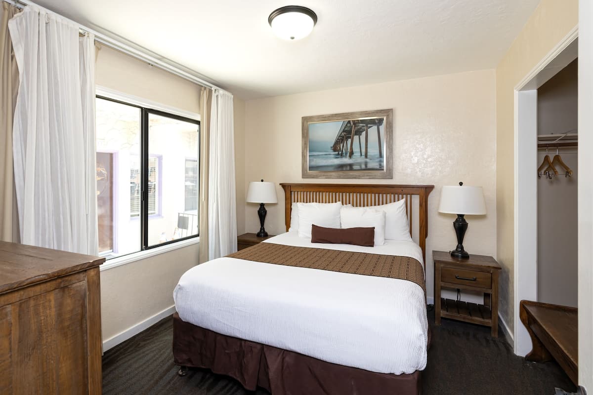 Suite, Fireplace | Free WiFi, bed sheets