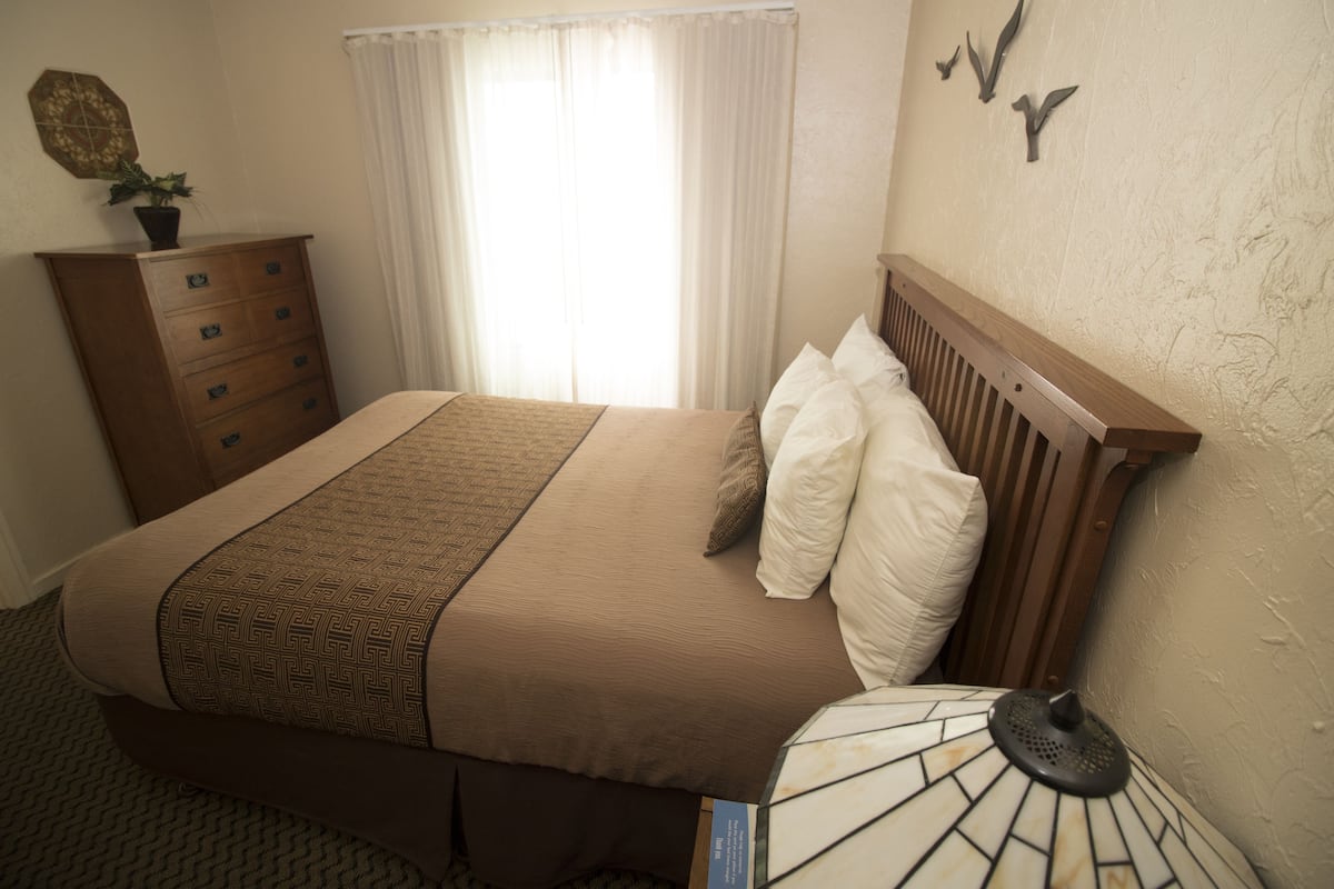 Habitación, varias camas, vistas a la playa | Wifi gratis y ropa de cama