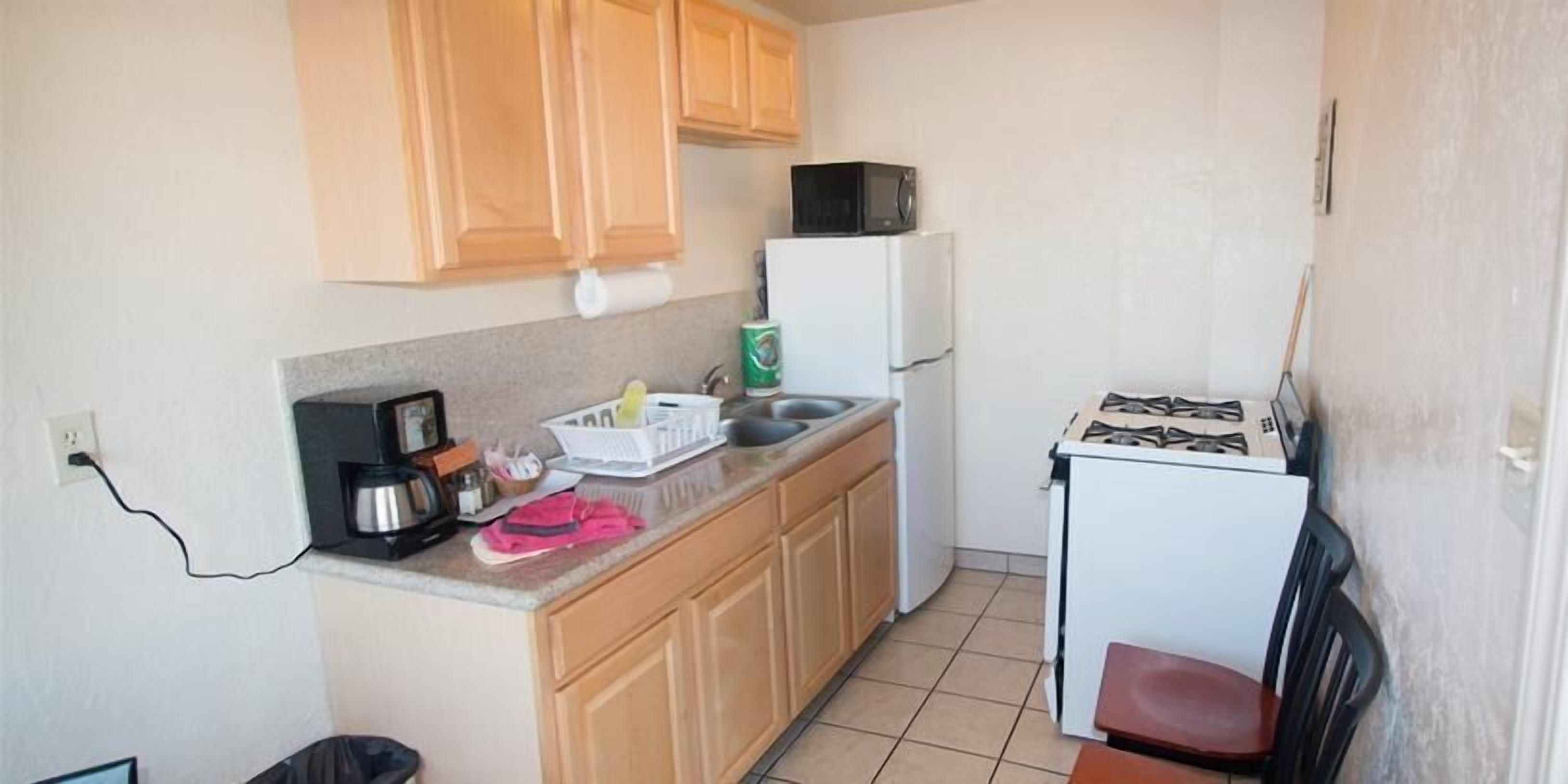 fridge, microwave, stovetop, coffee/tea maker