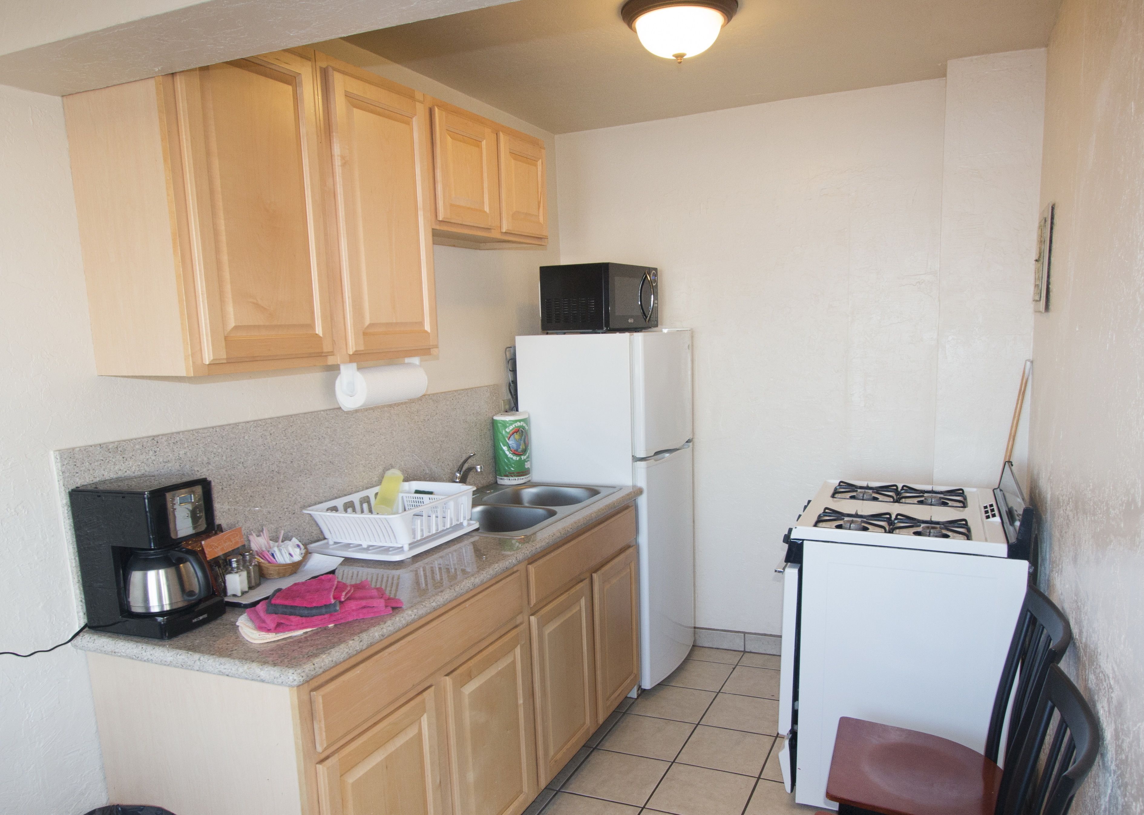 suite, fireplace | private kitchen | fridge, microwave, stovetop, coffee/tea maker