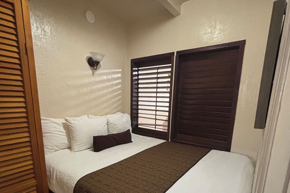 Free WiFi, bed sheets