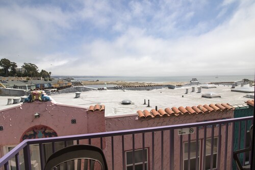 Capitola Venetian Hotel