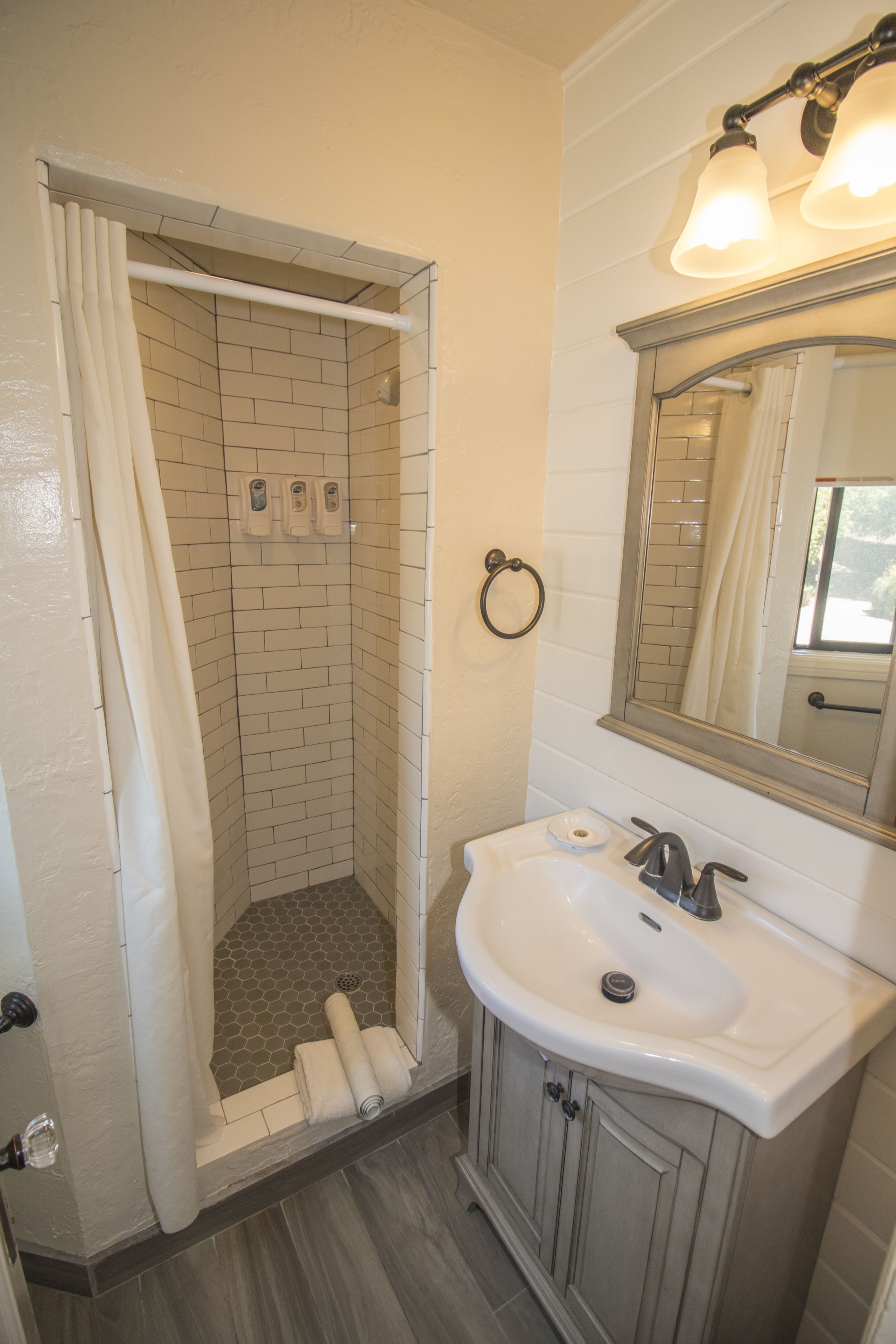 ocean view  two beds fireplace kitchen (stairs) #123 | bathroom | free toiletries, towels