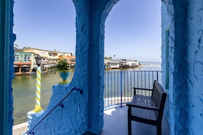 Suite, Fireplace | Balcony view