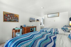 Deluxe Room, 2 Queen Beds, Non Smoking, Refrigerator & Microwave | 책상, 노트북 작업 공간, 무료 WiFi, 침대 시트