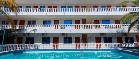 Außenpool, Liegestühle