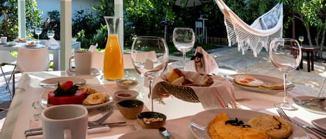 Petit déjeuner préparé à la commande compris tous les jours