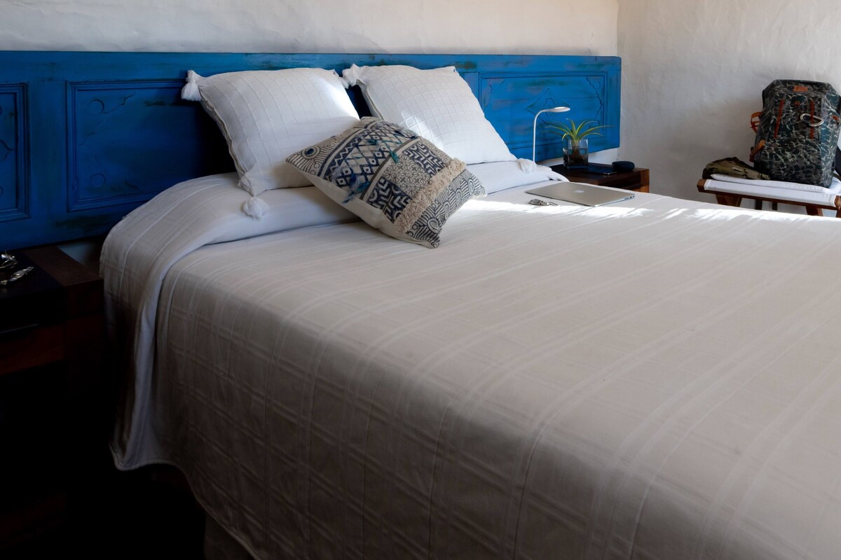 Premium bedding, in-room safe, WiFi (free), bed sheets